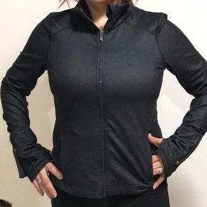 ⭕️Under armour jacket size L